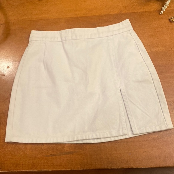 Lioness white Lola skirt. Size small. NWOT’s. - Picture 5 of 11